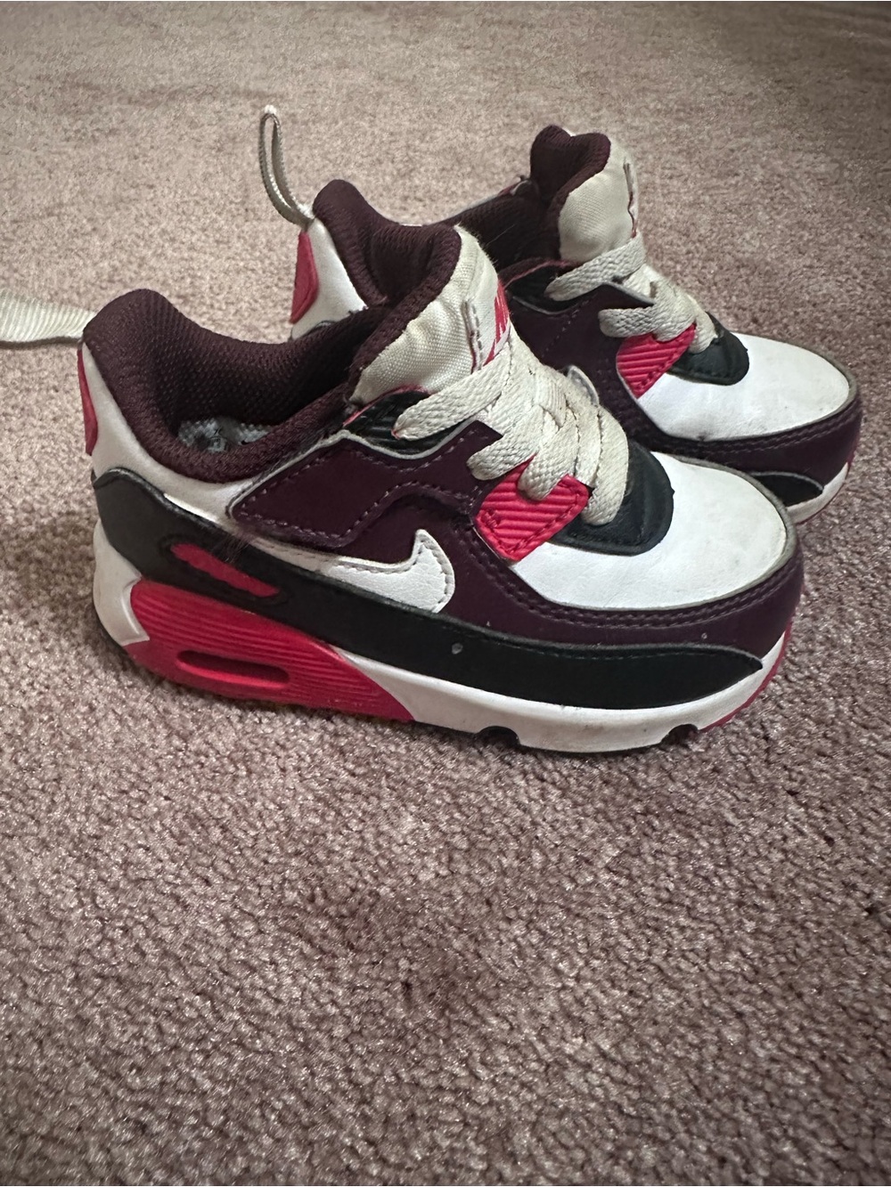 Kids Nikes size 7C